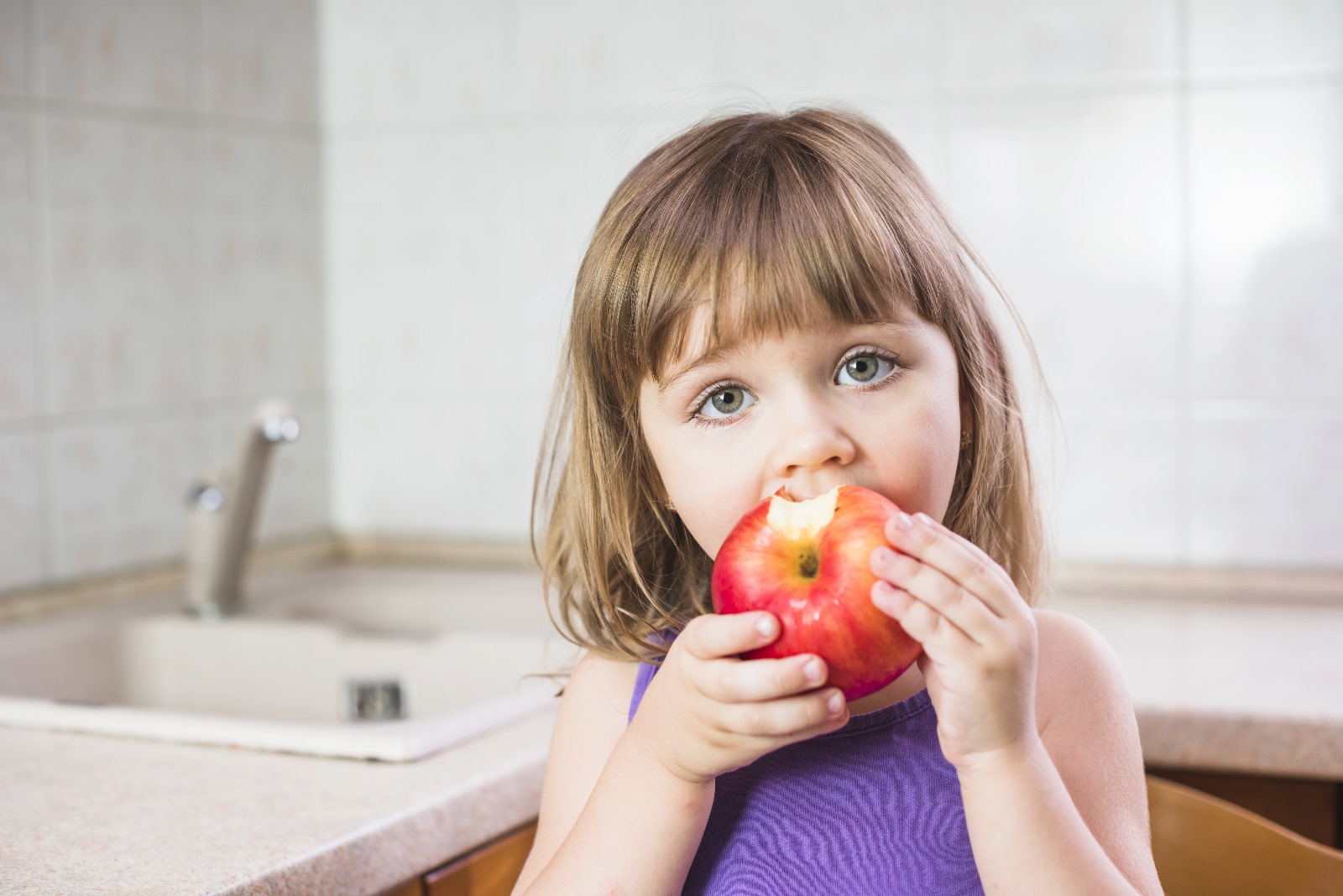 Niña Manzana