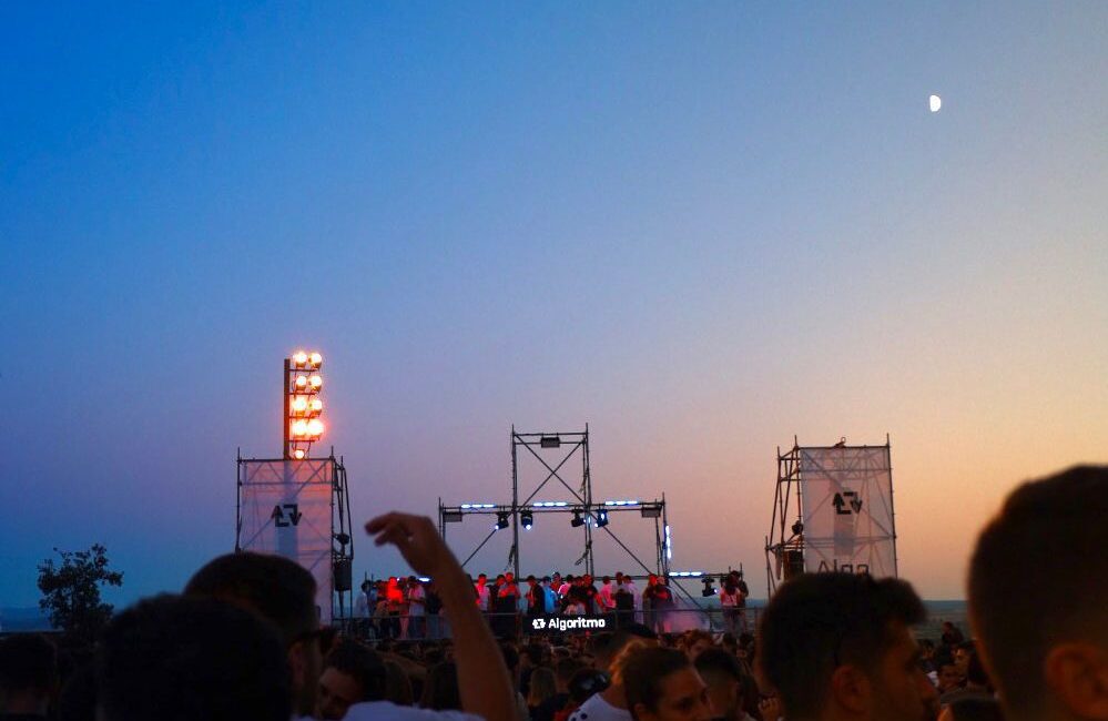 Esta es la DJ londinense que actuó en Monegros Desert Festival y estará en Lleida para recibir el otoño