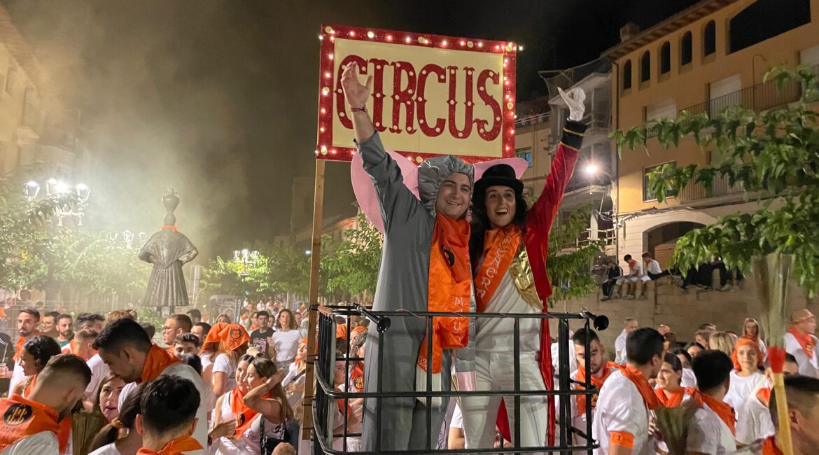 Multitudinario ‘Coetasso’ en Fraga con la actuación de The Taponet’s frustrada por la lluvia