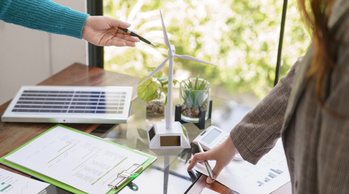 Ahorra en tu factura de la luz con planes de energía combinados