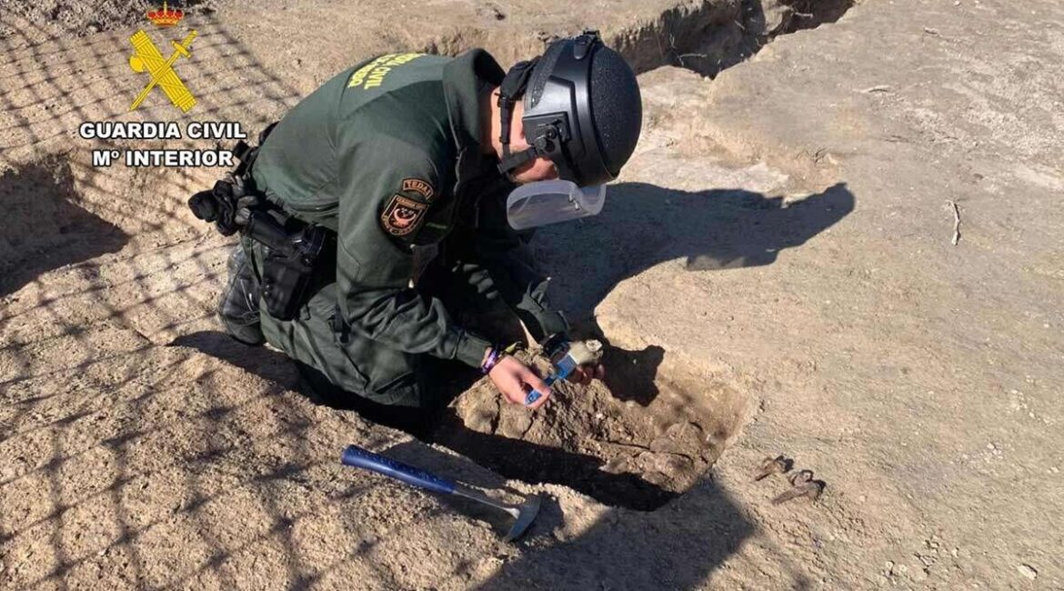 Guardia Civil neutraliza 14 artefactos explosivos de la Guerra Civil en Mequinenza y Belchite