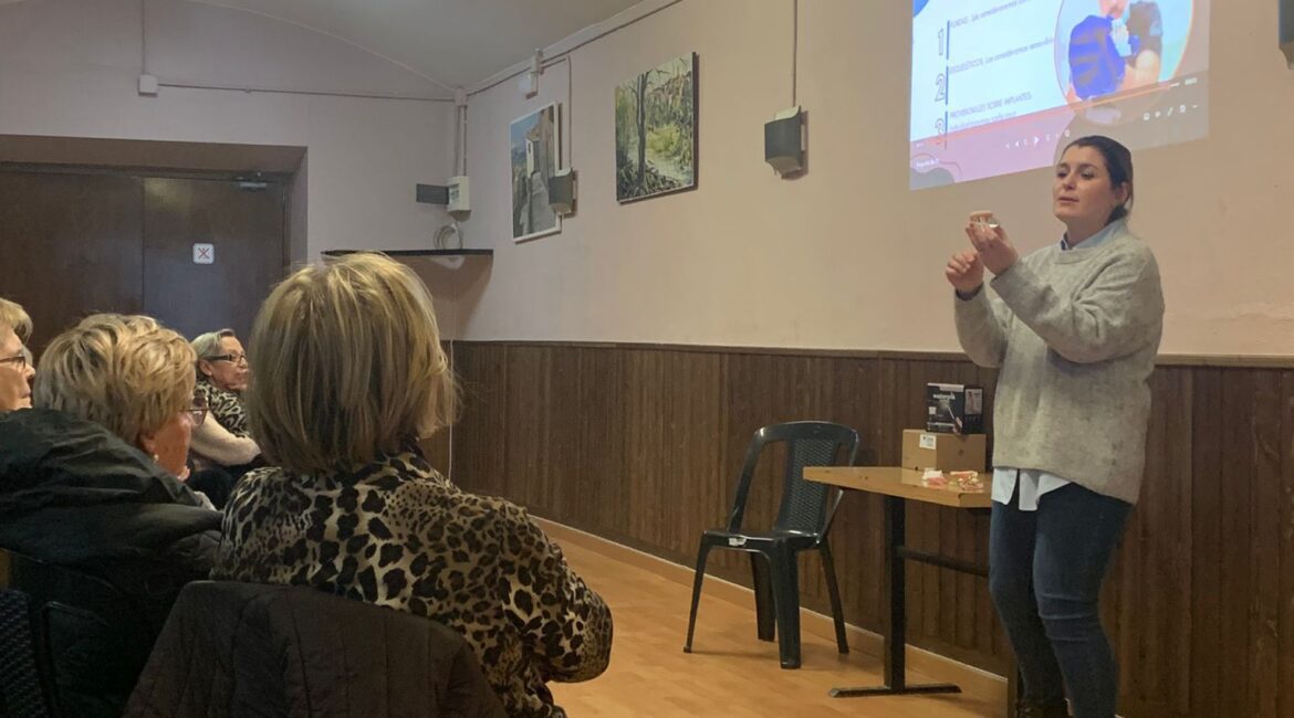 Charla sobre salud y cuidados bucodentales en Zaidín