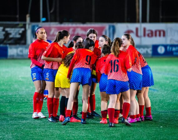 UD Fraga femenino celebrando un tanto