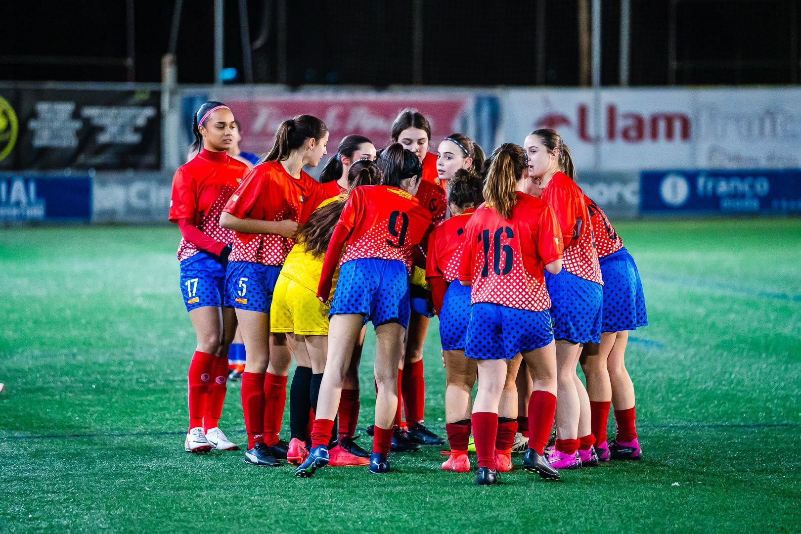 UD Fraga femenino celebrando un tanto