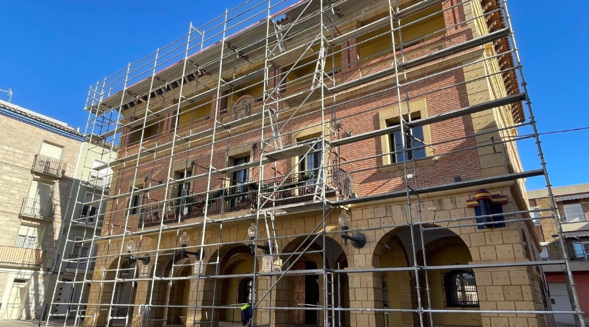 El Ayuntamiento de Fraga ejecuta mejoras en el Edificio Institucional