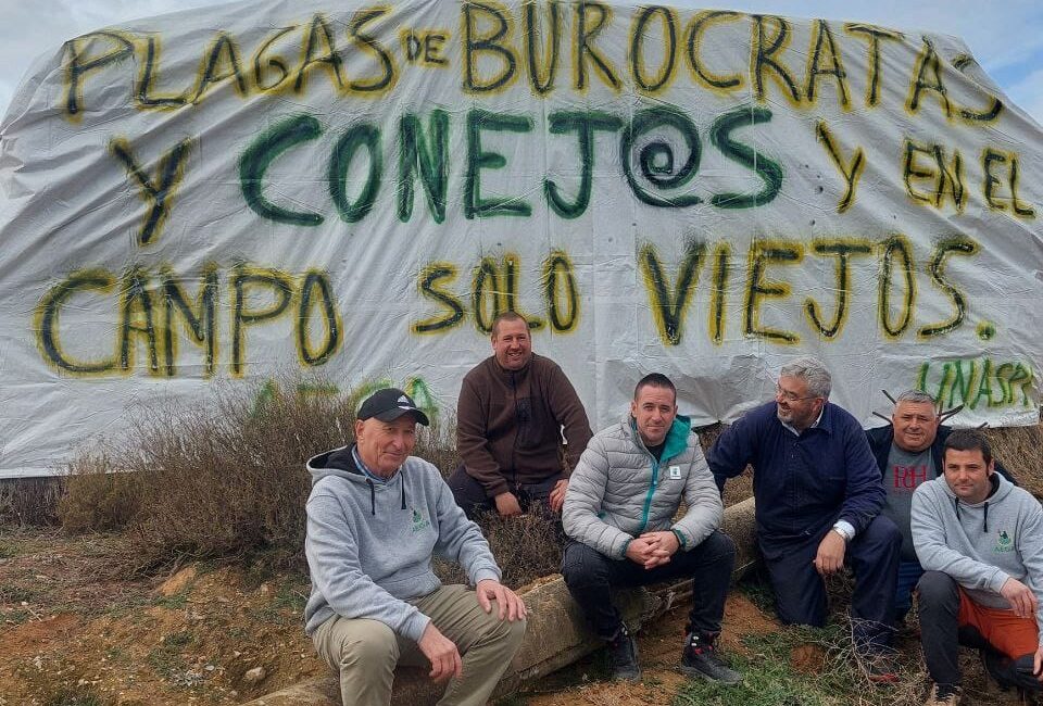 Gran afluencia de agricultores en las tractoradas de Aragón