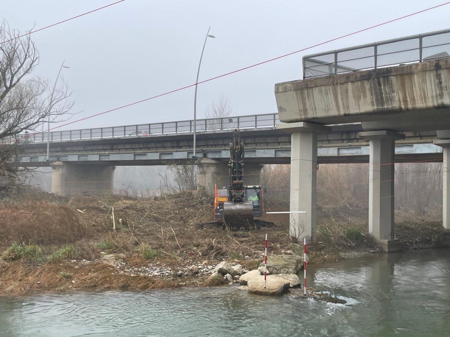 limpieza rio puente pequeño