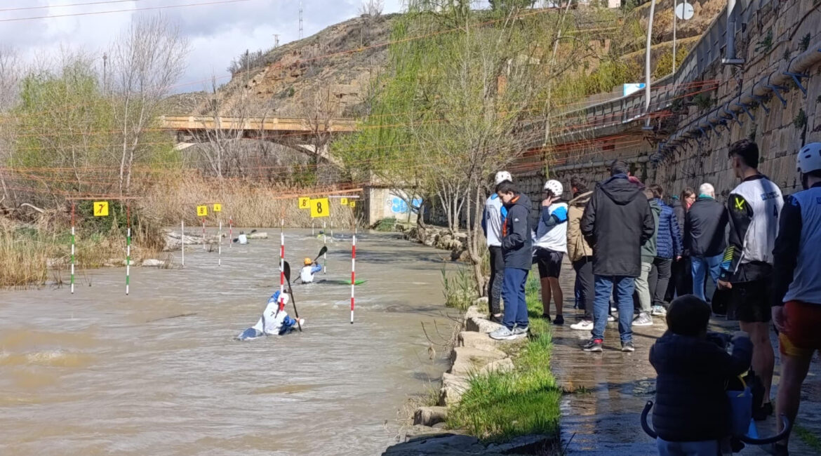 Fraga acoge con éxito un curso de árbitros de piragüismo